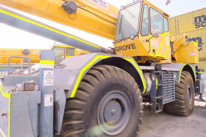 Grove RT 890E